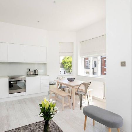 Guestready - West Kensington Home W/Balcony London Eksteriør bilde