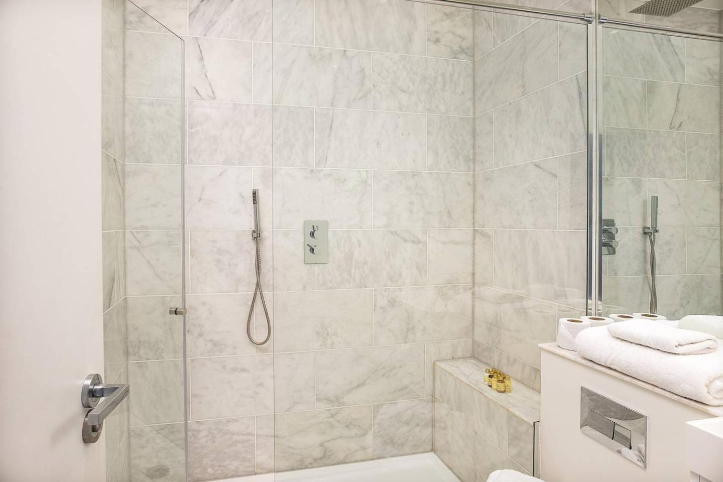 Guestready - West Kensington Home W/Balcony London Eksteriør bilde